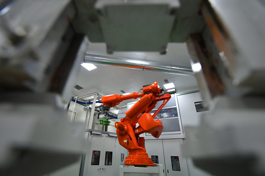 国内首个燃机智慧制造基地高温透平叶片精铸数字化产线。刘岗供图